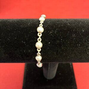 Vintage 7” Silver-Tone Bezel-Set Simulated Pearls Bracelet With Toggle Clasp
